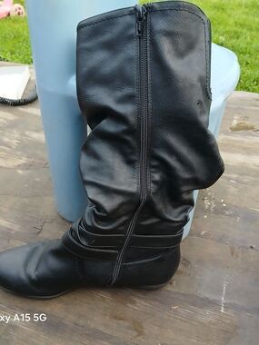 Black Women's Mid-Calf Zipper Boots - Classic Everyday Style